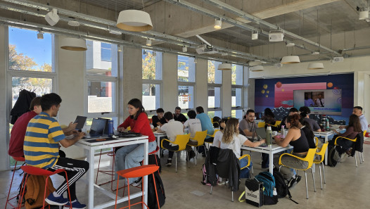 imagen Innovación, creatividad y compromiso: así se vivió la Hackathon HIT UNCUYO 2025