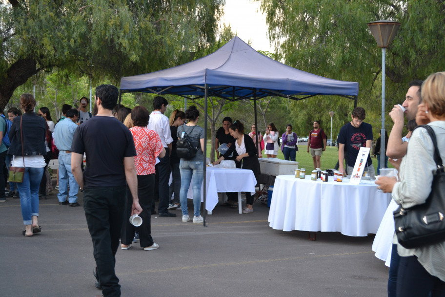 imagen Con destacada convocatoria de graduados y estudiantes, se realizó la Feria Oferta de Posgrado