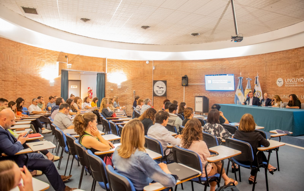 imagen Presentaron en la UNCUYO el Plan Nacional de Ciencia, Tecnología e Innovación 2030