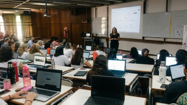 imagen Docentes del Gran Mendoza exploran el futuro de la educación con Inteligencia Artificial
