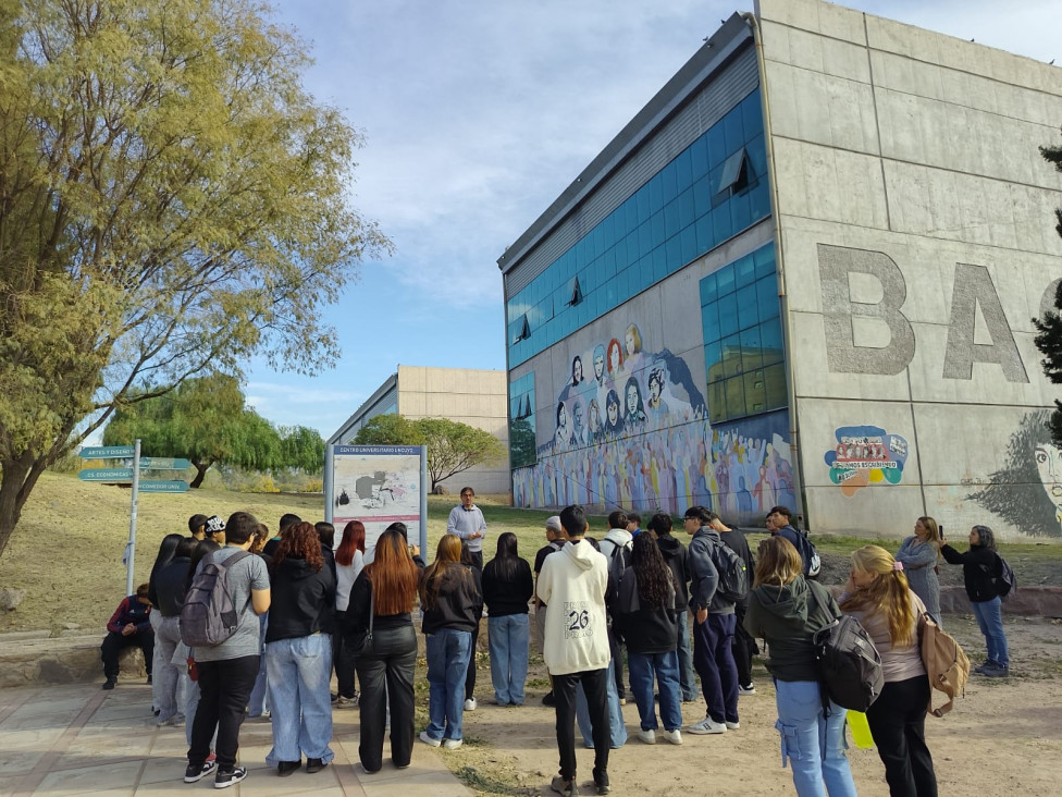 imagen Estudiantes del Colegio Ernesto Sábato recorrieron el predio de la UNCUYO