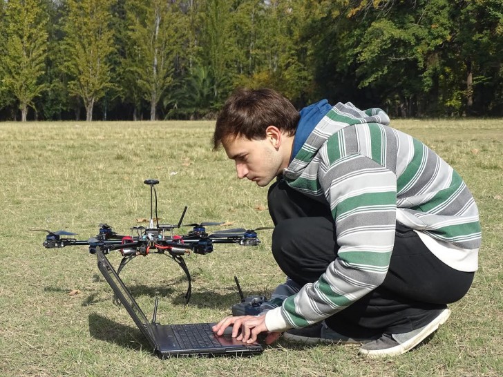 imagen Enseñarán mediante un curso cómo volar drones