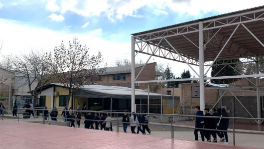 imagen ​ Se realizaron simulacros de evacuación en la Escuela del Magisterio y la Escuela Carmen Vera Arenas