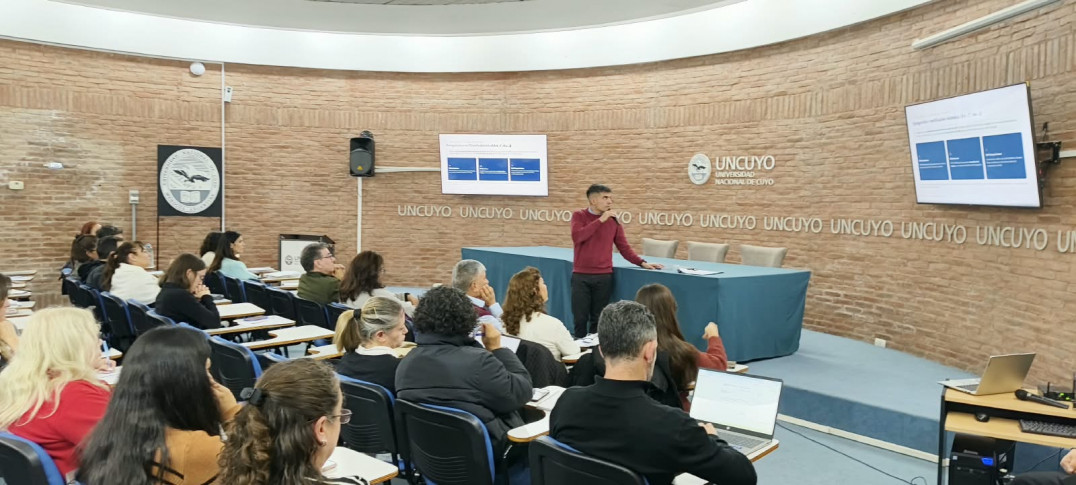 imagen A sala llena, se realizó una capacitación sobre el nuevo procedimiento de Liquidación Final por Cese del Agente
