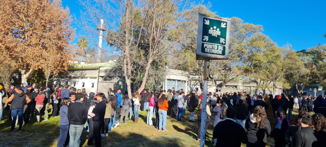 imagen "Prepararnos hoy, para actuar mejor mañana": La UNCUYO realizó un simulacro de evacuación en distintas dependencias