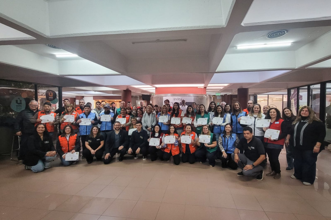 imagen La CIMS puso en valor a las brigadas con la entrega de chalecos en UNCUYO Previene 2026