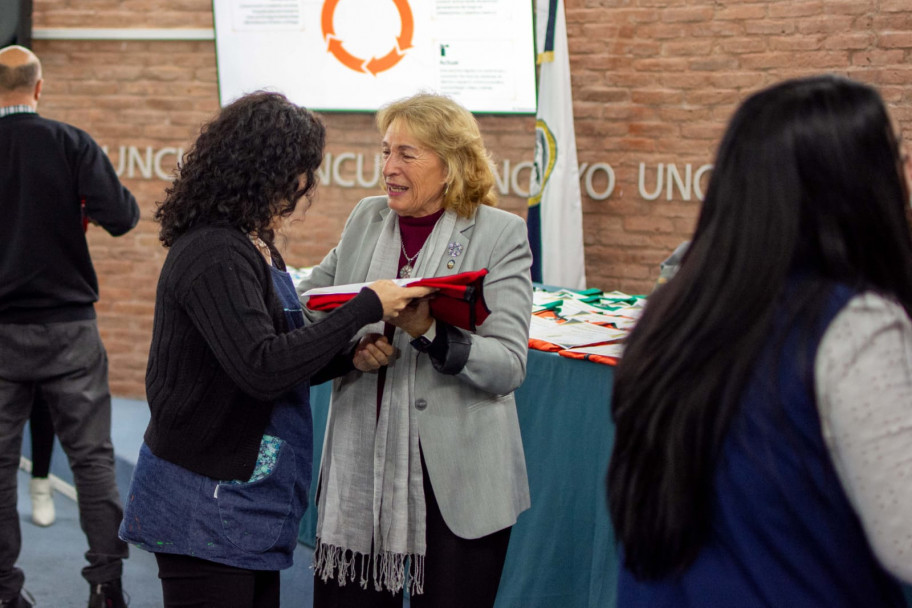imagen La CIMS puso en valor a las brigadas con la entrega de chalecos en UNCUYO Previene 2026