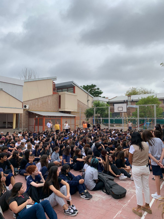 imagen Evacuación preventiva por sismo en la Escuela de Magisterio de Mendoza