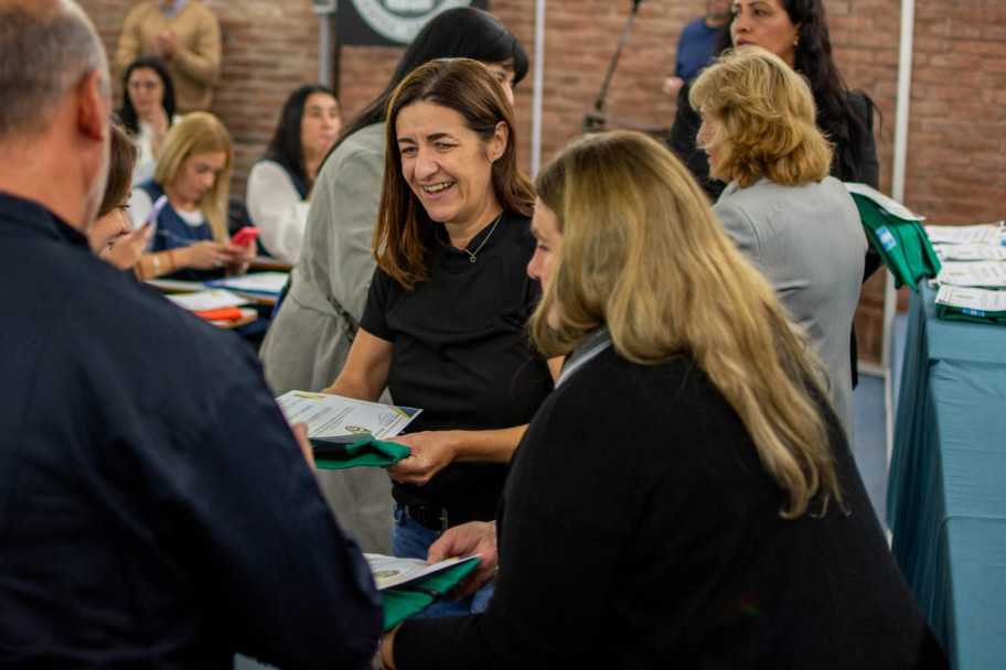 imagen La CIMS puso en valor a las brigadas con la entrega de chalecos en UNCUYO Previene 2026