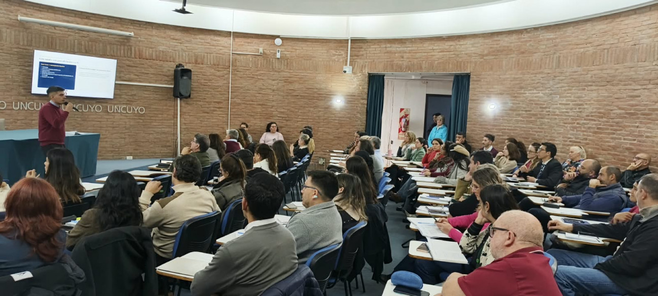 imagen A sala llena, se realizó una capacitación sobre el nuevo procedimiento de Liquidación Final por Cese del Agente