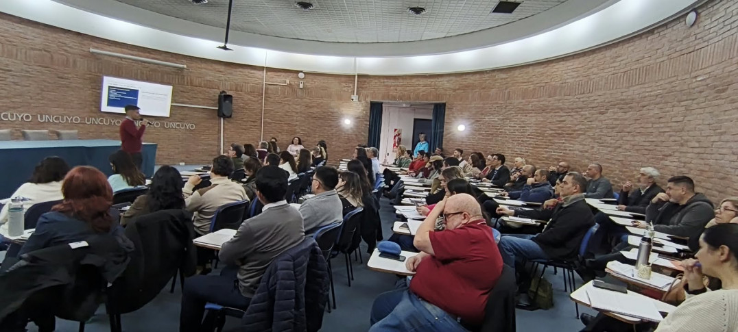 imagen A sala llena, se realizó una capacitación sobre el nuevo procedimiento de Liquidación Final por Cese del Agente