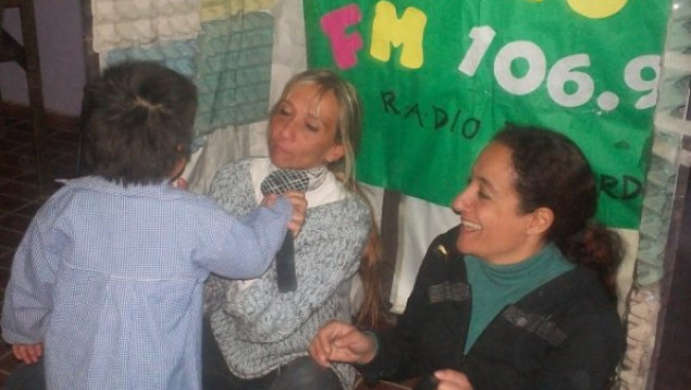 imagen Niños y jóvenes del barrio La Gloria hacen radio y televisión