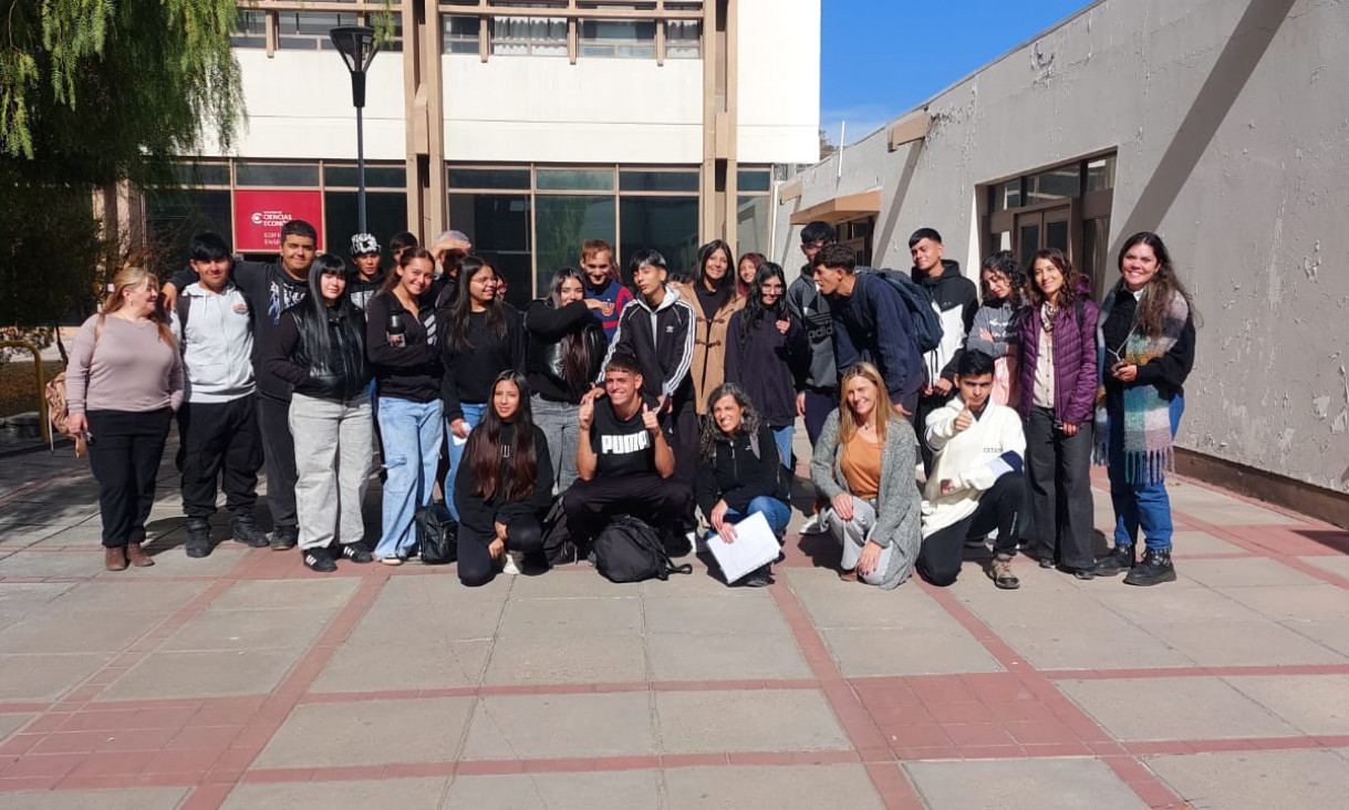 imagen Estudiantes del Colegio Ernesto Sábato recorrieron el predio de la UNCUYO
