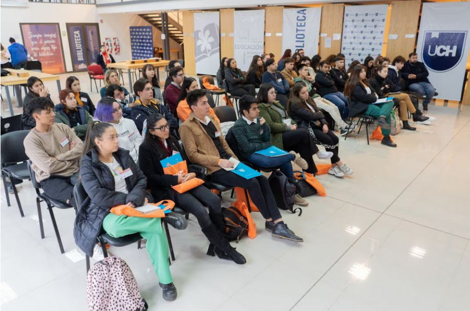 imagen El Consejo Social participó del Foro "Cumbre para el empoderamiento juvenil"