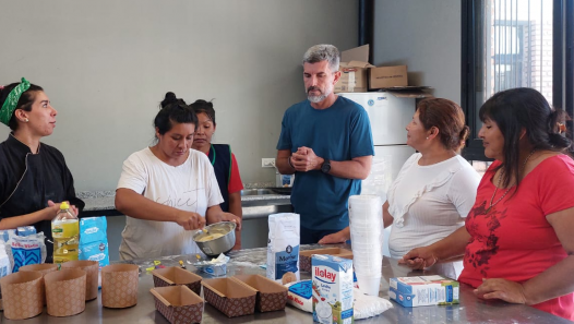 imagen Vecinas de la zona se capacitaron en pastelería navideña en el NIDO