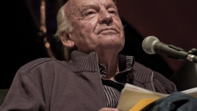 imagen Ante miles de espectadores Eduardo Galeano cerró su visita en Mendoza