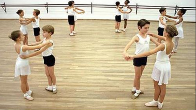 imagen Clase pública de Ballet para niños y niñas