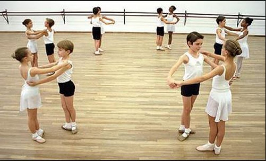 imagen Clase pública de Ballet para niños y niñas