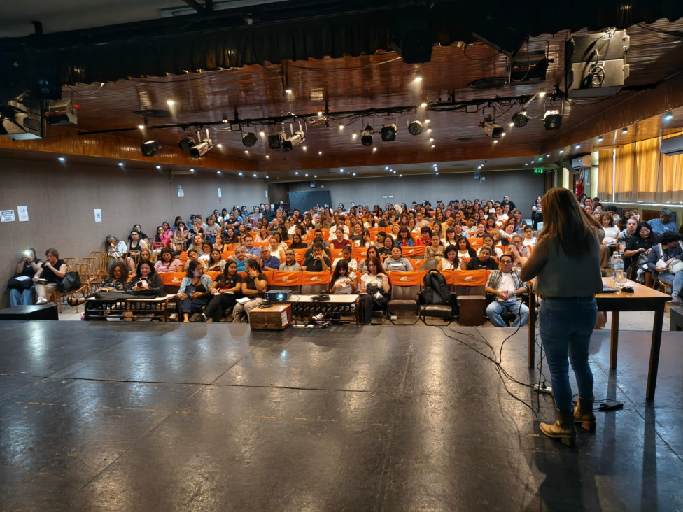 imagen El "Clic Social" en Rivadavia: 300 docentes se capacitaron en el uso de Inteligencia Artificial