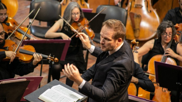 imagen Con batuta brasileña y repertorio alemán, la Sinfónica brilló en su primer concierto