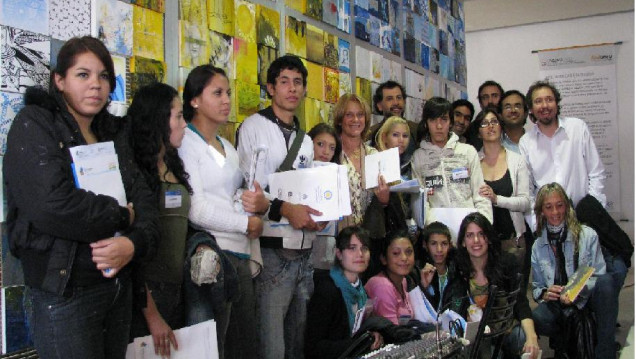 imagen Adolescentes del Bº La Gloria participan en los festejos del Bicentenario