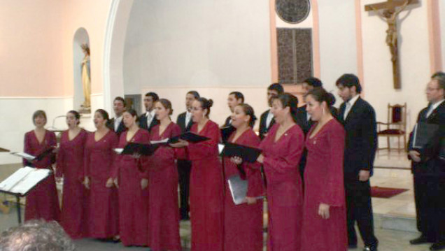 imagen El Coro Universitario se hizo presente en San Carlos