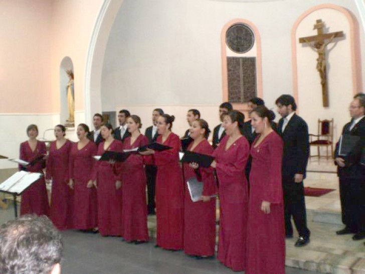 imagen El Coro Universitario se hizo presente en San Carlos