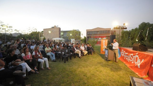 imagen Junto a extensionistas y Organizaciones Sociales se lanzaron los Mauricio López 2012