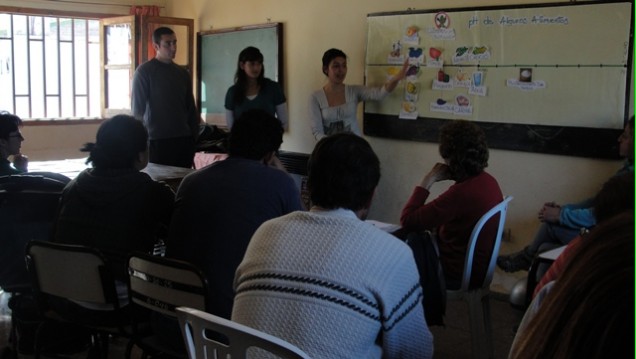 imagen Estudiantes y productores de San Rafael promueven la producción comunitaria