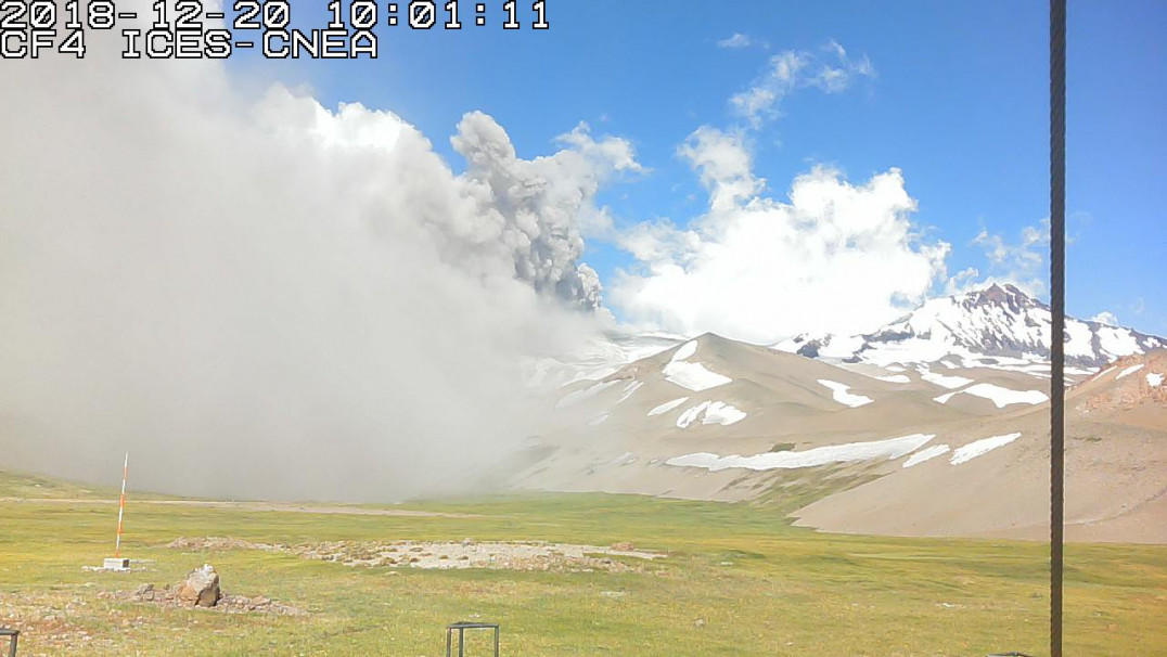 imagen Fotografía de seguimiento ICES-CNEA del Volcán Peteroa. Hora 10:01/20-12-2018 