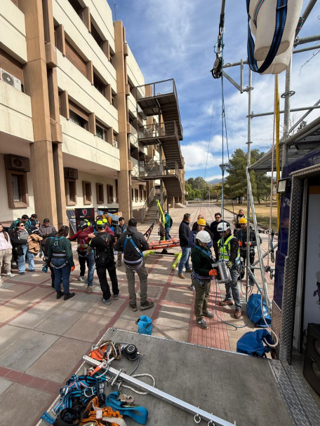 imagen Con cupo completo se realizó la Capacitación de Rescate en Altura en la UNCUYO