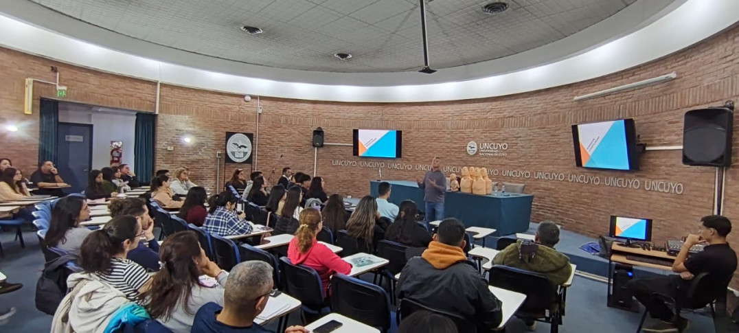 imagen Especialistas brindaron herramientas clave en salud y prevención en el marco de UNCUYO Previene
