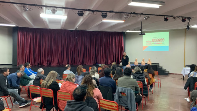 imagen Se realizó la Capacitación en  Primeros Auxilios y RCP en la Escuela del Magisterio