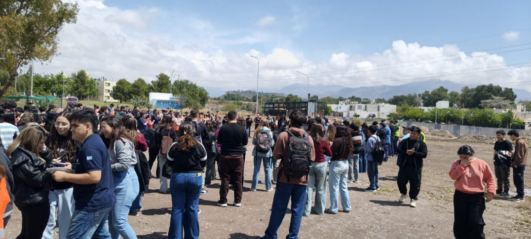 imagen La CIMS realizo un simulacro de evacuación en el Comedor Universitario 
