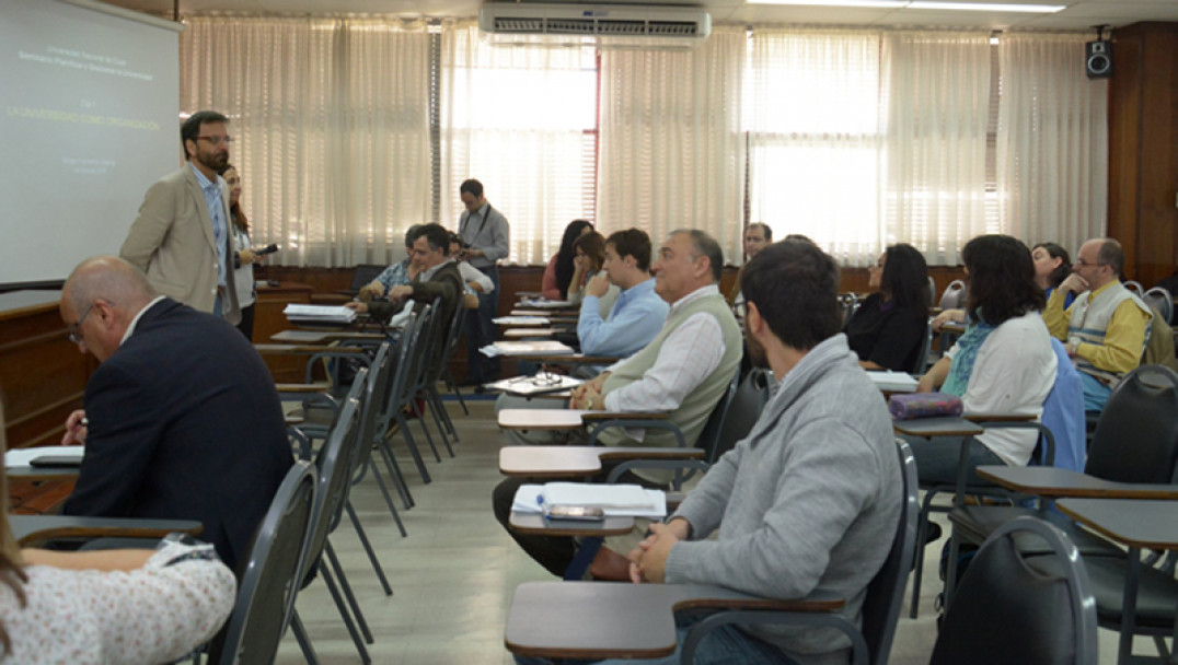 imagen Disertación sobre aptitudes para la Gestión Universitaria