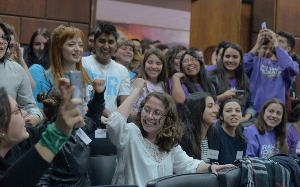 imagen La comunidad universitaria festejó la aprobación de la paridad de género.