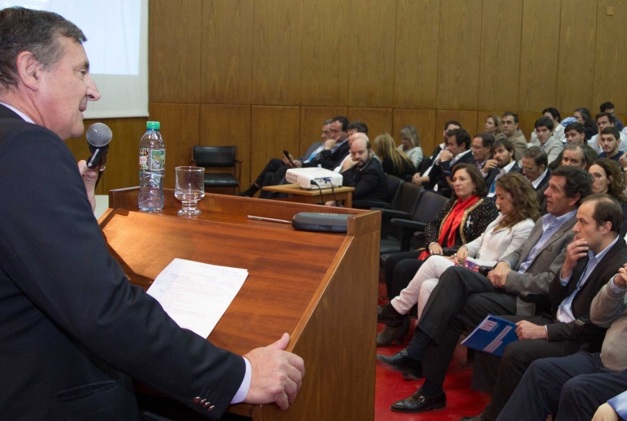 imagen El rector de la UNCuyo, Daniel Pizzi abrió la jornada en el anfiteatro de Ciencias Económicas.