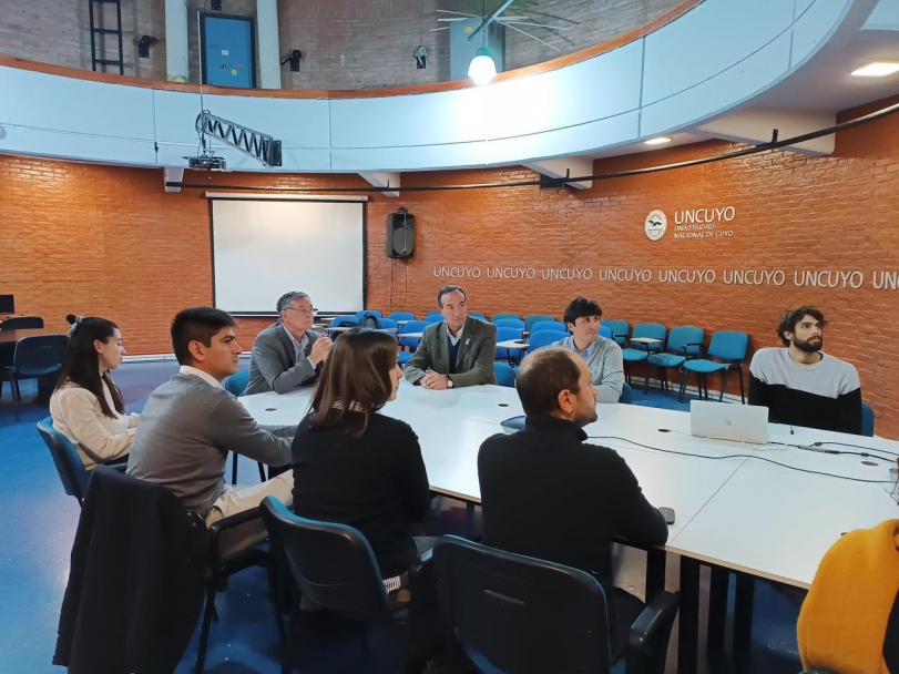 imagen La Universidad firmó un convenio con el Instituto de Ayuda Financiera para Pago de Retiros y Pensiones Militares del Ministerio de Defensa de la Nación