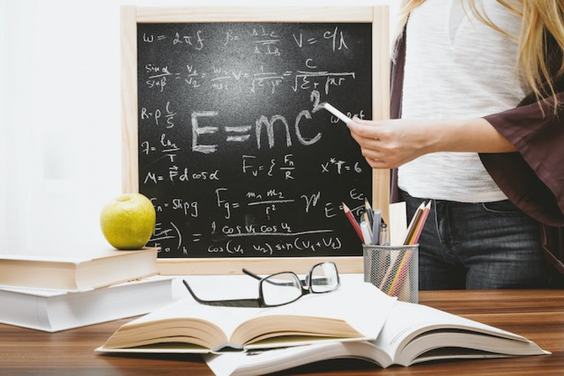 imagen Búsqueda de profesores/as de las áreas de Ciencias Exactas y Naturales