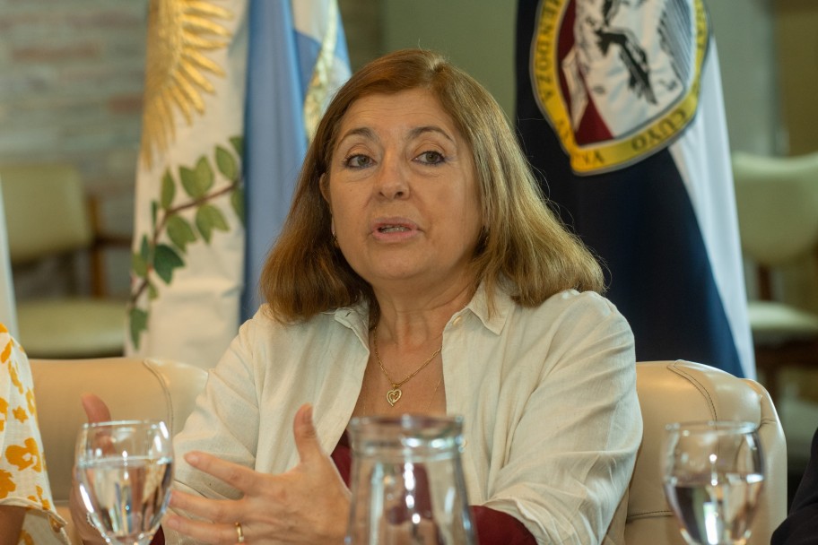 imagen Lotty Farah Andrade Abdo, embajadora de Ecuador, estuvo en la UNCUYO para articular trabajos conjuntos con las unidades académicas de la casa de estudios.