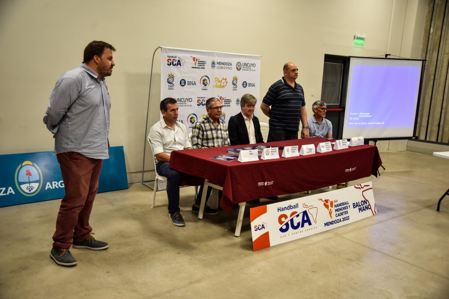 imagen Arrancó el sudamericano de Balonmano que tiene a la UNCUYO como sede y jugadoras en la selección nacional