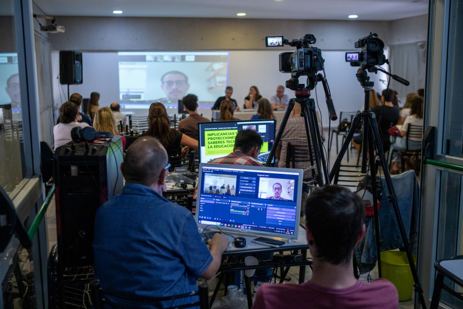 imagen "La universidad pública debe discutir sobre Inteligencia Artificial y dar respuestas"