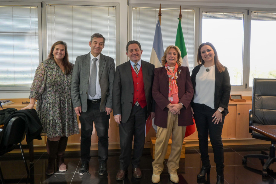 imagen Acuerdo entre la UNCUYO y el Consulado de Italia para proyectos conjuntos 