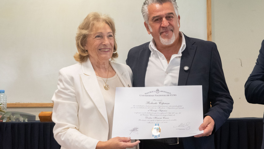 imagen que ilustra noticia El enólogo italiano Roberto Cipresso es Doctor Honoris Causa de la UNCUYO