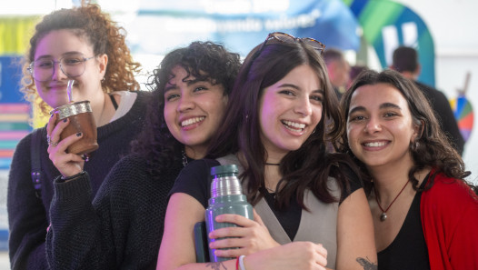 imagen Estudiantes celebraron la llegada de la primavera con música, sorteos y juegos