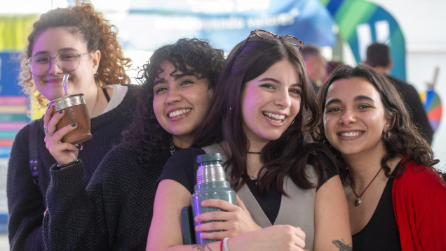 imagen Estudiantes celebraron la llegada de la primavera con música, sorteos y juegos