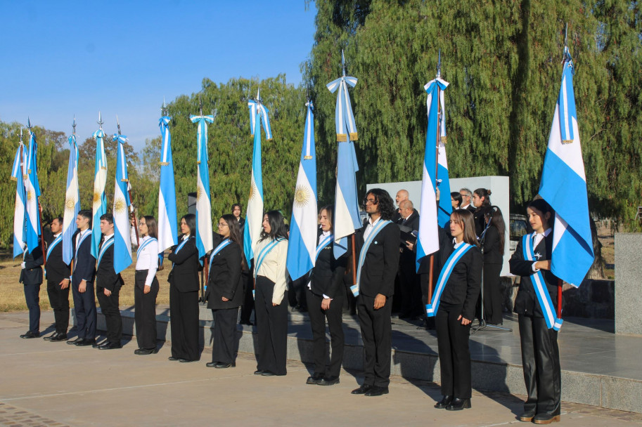 imagen Día de la Bandera: la UNCUYO honró los valores que encarnó Manuel Belgrano