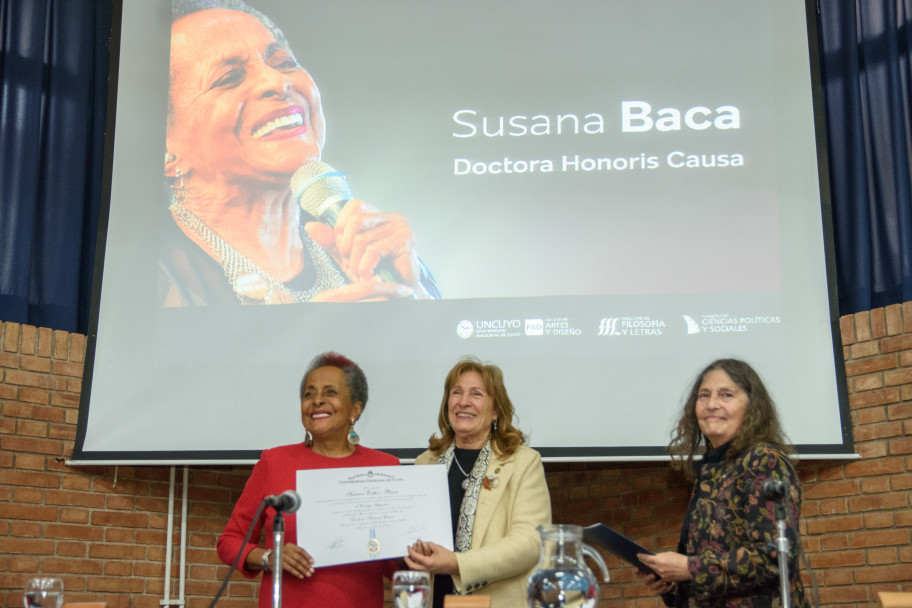 imagen La artista peruana Susana Baca es doctora Honoris Causa de la UNCUYO 