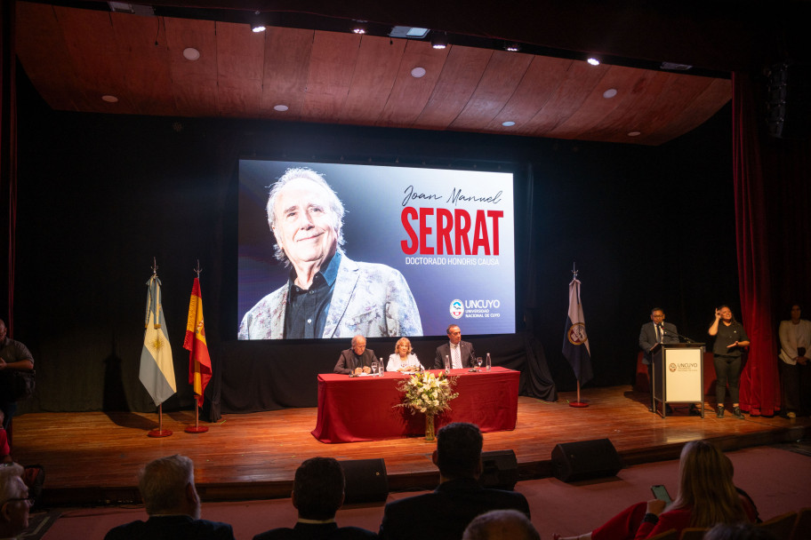 imagen Joan Manuel Serrat se convirtió en Doctor Honoris Causa de la UNCUYO