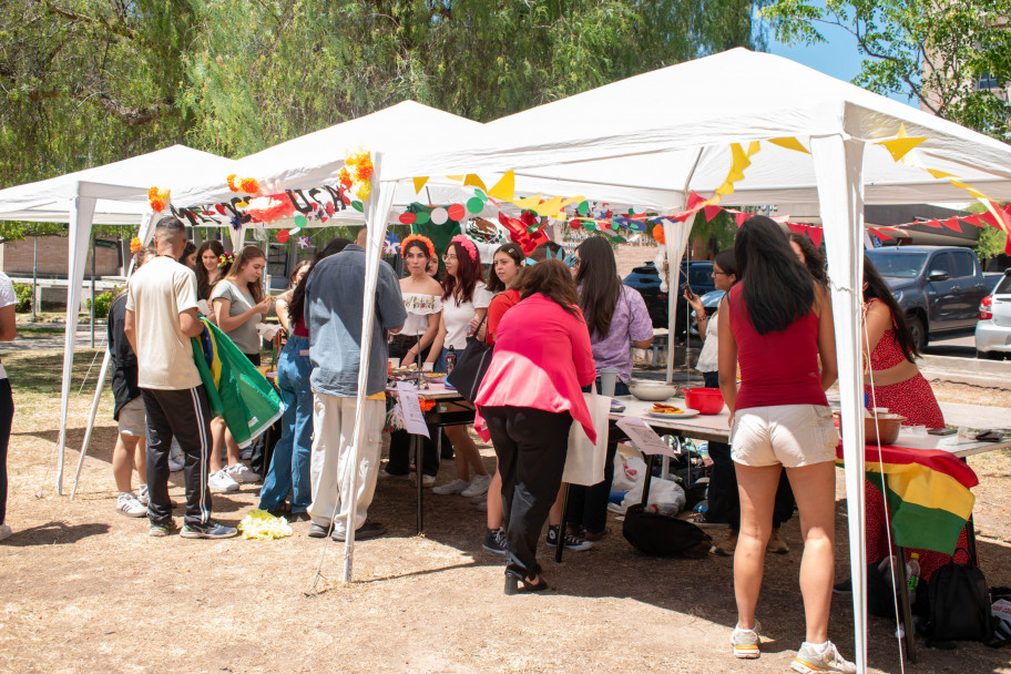 imagen Platos típicos, música y juegos en el clásico Festival Internacional de la UNCUYO